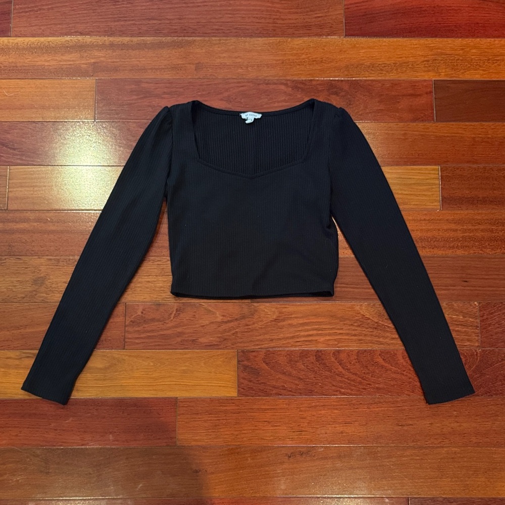 En Creme Black Long Sleeve Crop Top